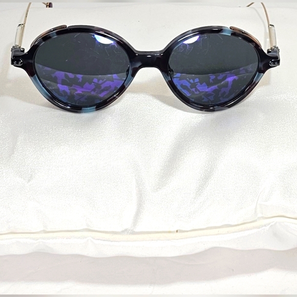 Christian Dior Sunnies!  Fun purple design on the front w/ tortoise frames 😎 - Picture 8 of 10